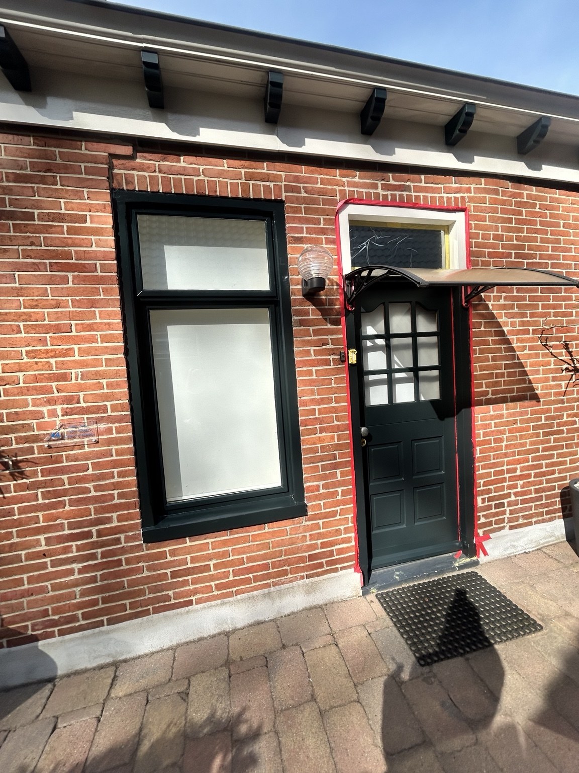 Deur en kozijn na schilderwerk